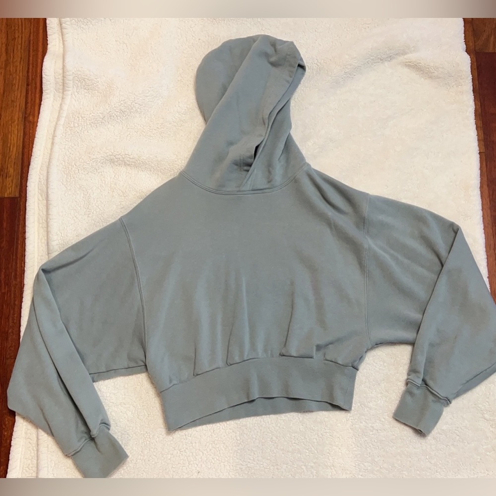 Aritzia women hoodie size M